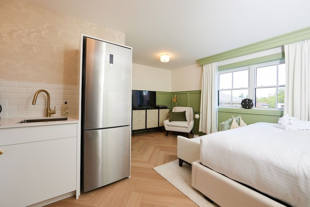 The Dorchester Hotel Classic Studio, 1 King Bed 6