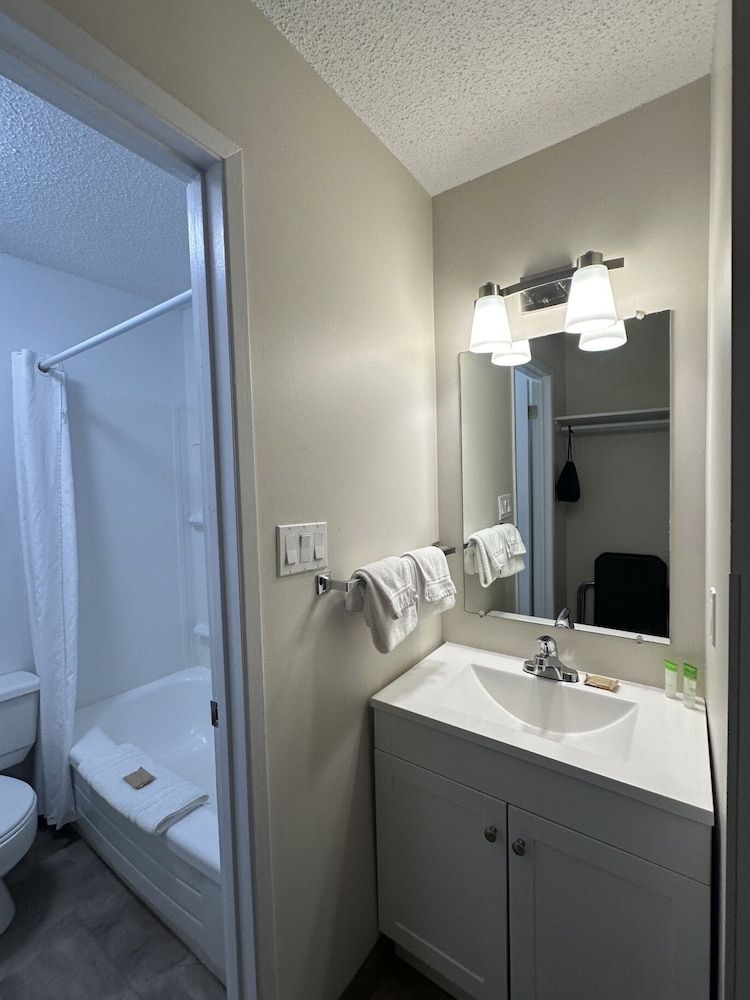 Anavada Inn & Suites Grande Prairie Standard Double Room 2 queen beds 8