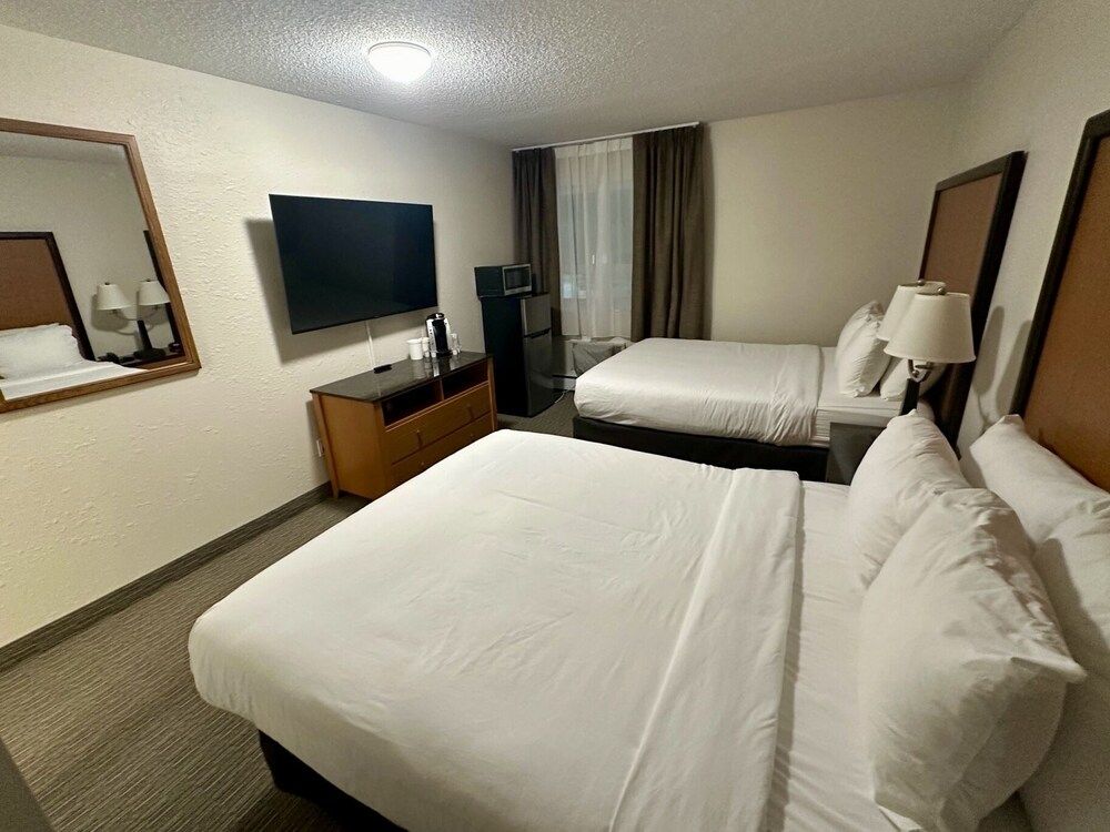 Anavada Inn & Suites Grande Prairie Standard Double Room 2 queen beds