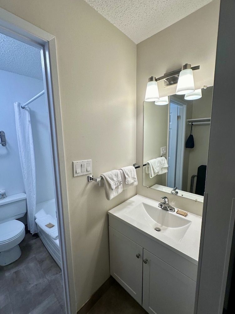 Anavada Inn & Suites Grande Prairie Standard Double Room 2 queen beds 12