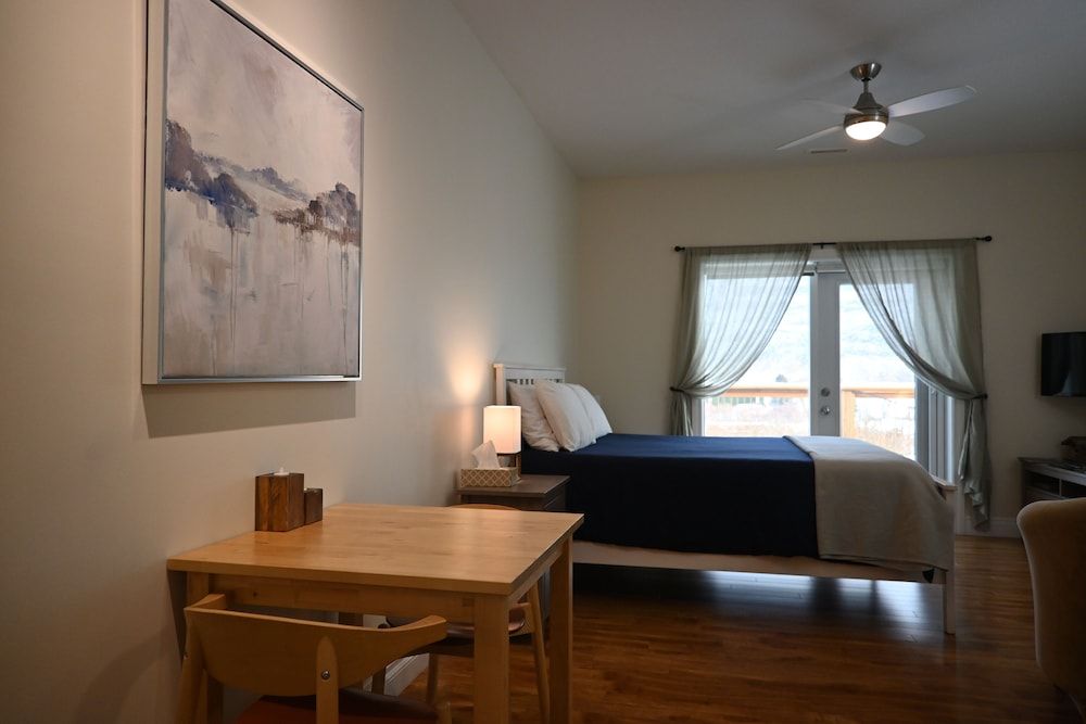 Tree To Me Inn Premium Queen Suite (Grand Sundeck)