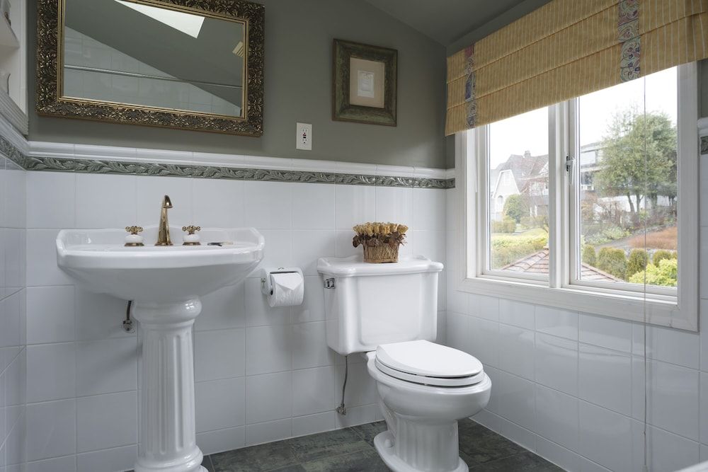 Crystal's View Bed & Breakfast Luxury Suite, 1 Queen Bed, City Skyline & Ocean View Double Jacuzzi Tub, Fireplace 11