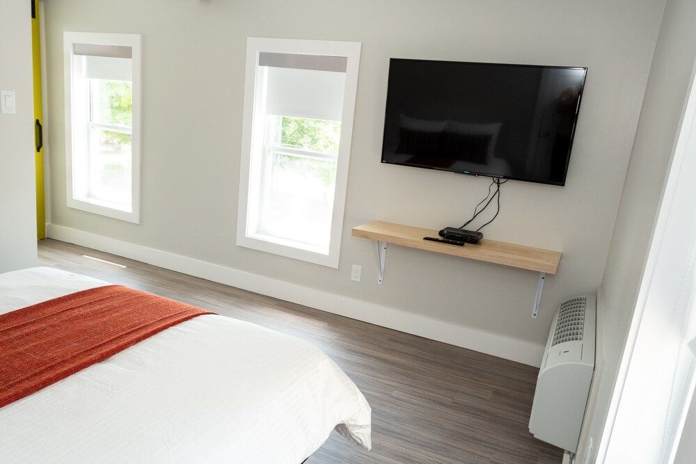 Morel Executive Suites Suite 5, 1 Queen Bed 7