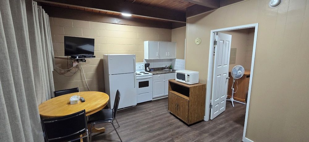 Flamingo Motel Suite, 1 Bedroom 2