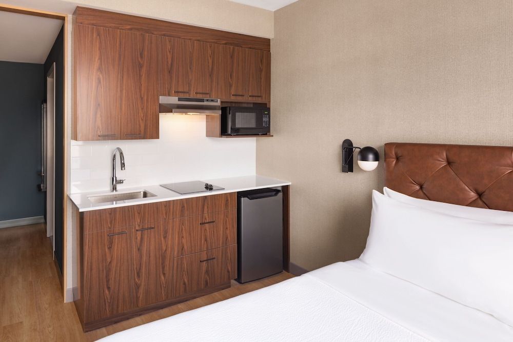 Room, 1 King Bed, Kitchenette, City View