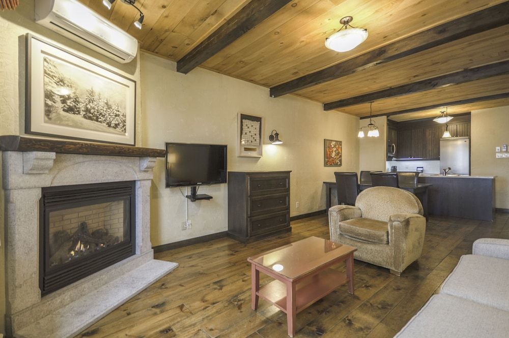 Deluxe Condo, Multiple Beds, Kitchen, Lake View