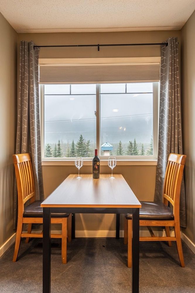 Banff Boundary Lodge-Mountain View Condo