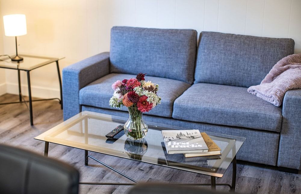 Downie Cottage by Revelstoke Vacations Classic Cottage 11