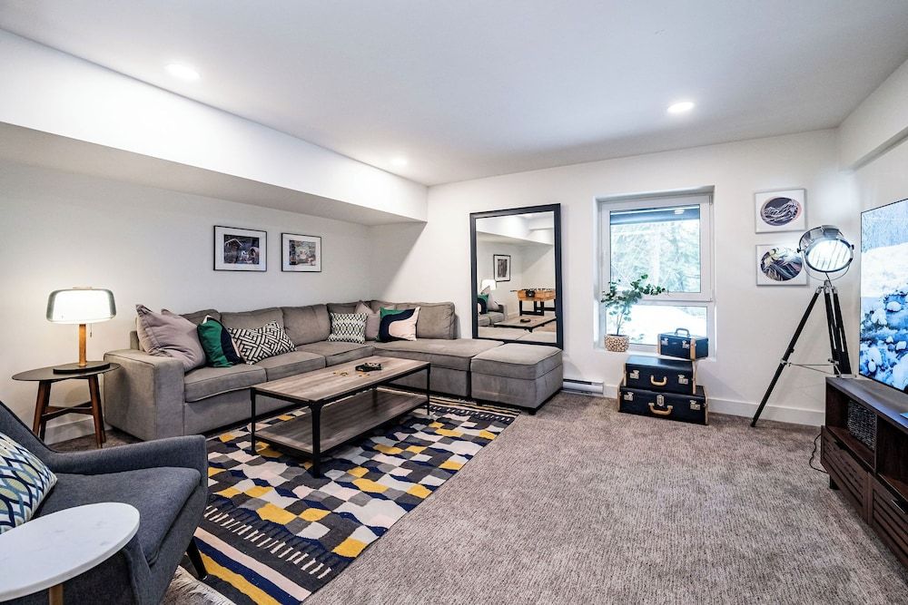 Revelation Retreat by Revelstoke Vacations Revelation Retreat Townhouse-Private Hot Tub and Lower-Level Rec Room 23