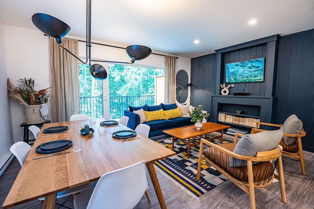 Revelation Retreat by Revelstoke Vacations Revelation Retreat Townhouse-Private Hot Tub and Lower-Level Rec Room 15