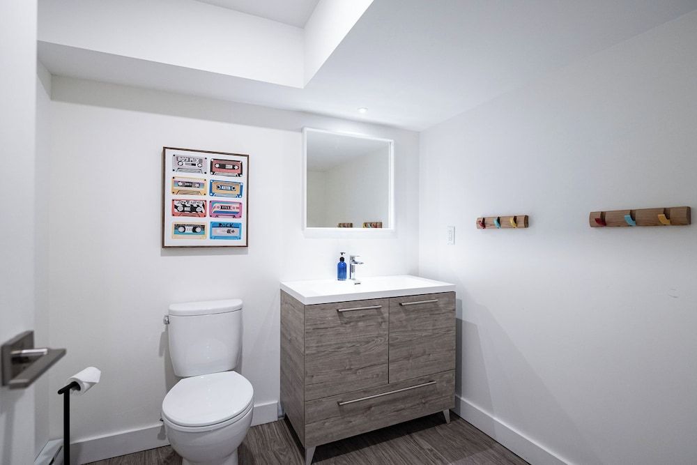 Revelation Retreat by Revelstoke Vacations Revelation Retreat Townhouse-Private Hot Tub and Lower-Level Rec Room 13