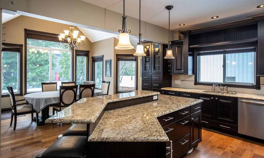 undefined Mountain Gateway by Revelstoke Vacations 8