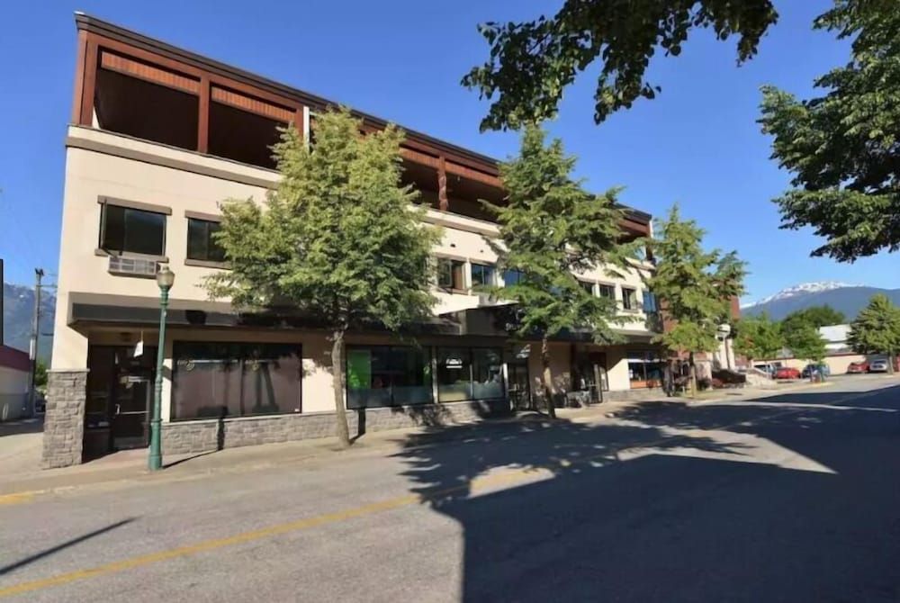 undefined Downunder Mountain Retreat by Revelstoke Vacations