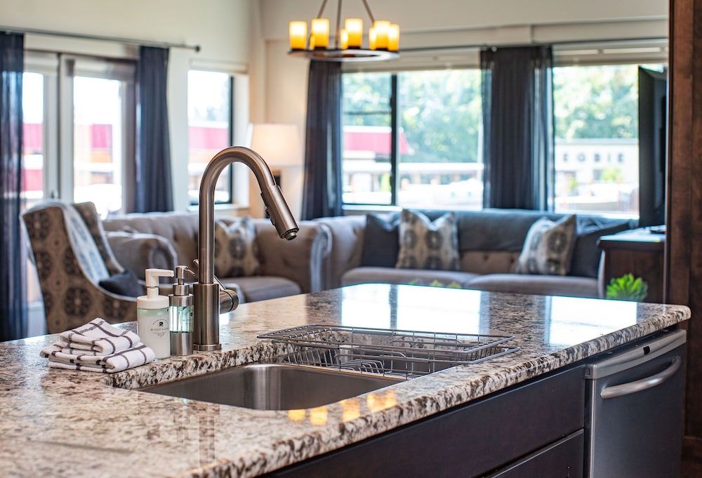 undefined Downunder Mountain Retreat by Revelstoke Vacations 8