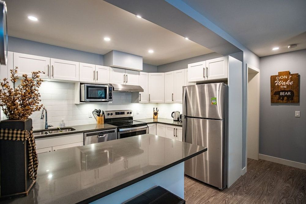 undefined Al's Escape by Revelstoke Vacations 7