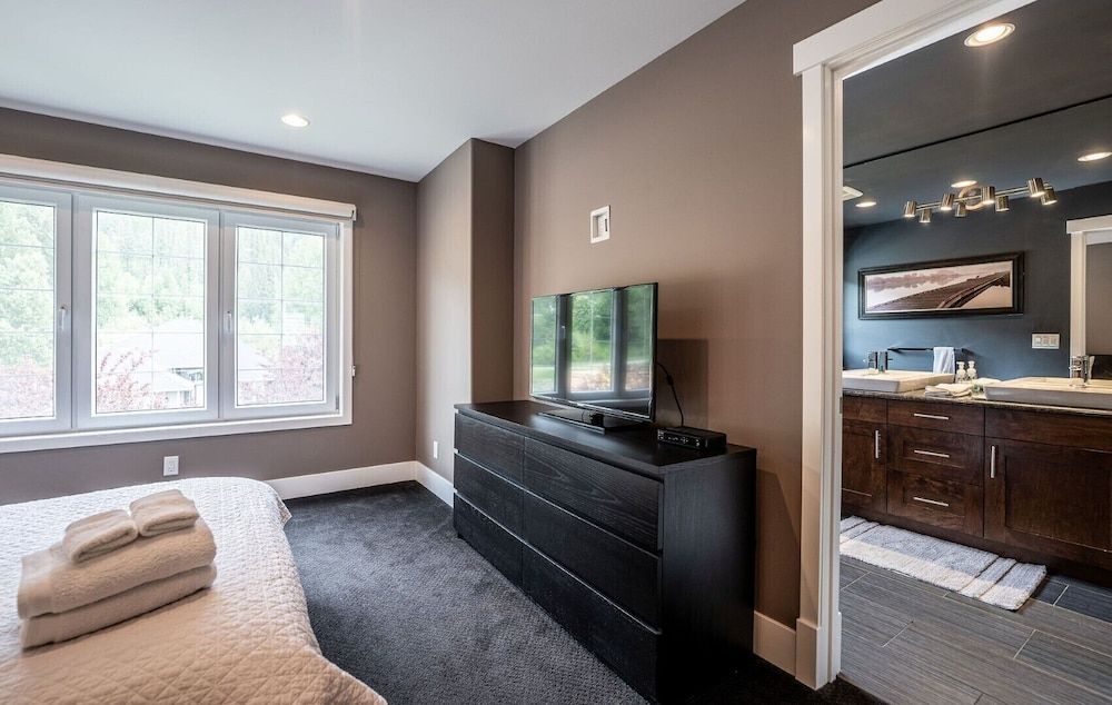 undefined Aspen Lodge by Revelstoke Vacations 10