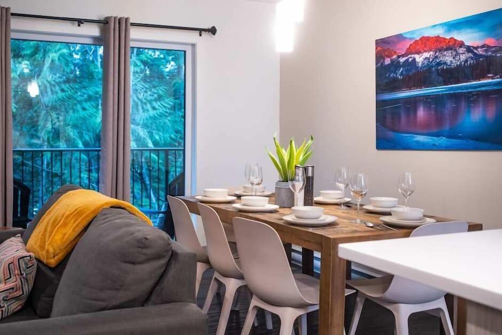 Alpine Escape by Revelstoke Vacations Alpine Escape 12