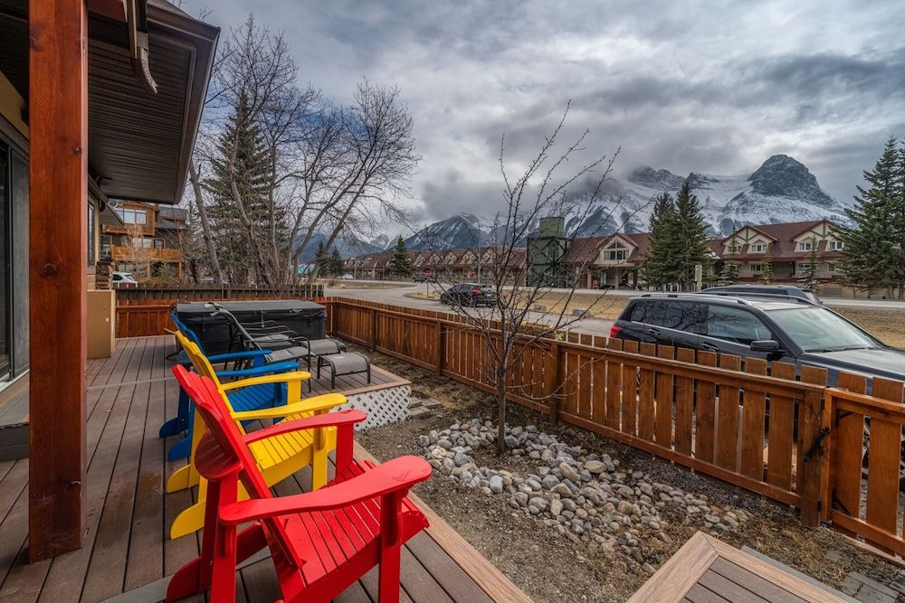 P1 - Private Hot Tub - 3 Bedroom Home - Mountain View Luxury House 6