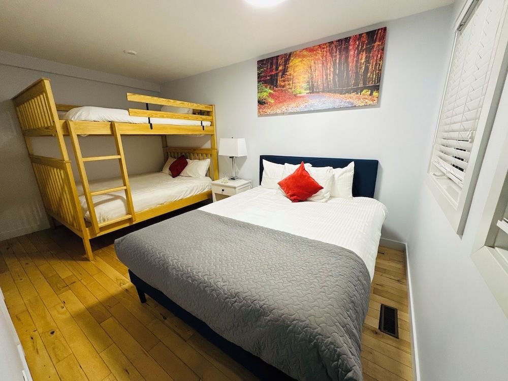 P1 - Private Hot Tub - 3 Bedroom Home - Mountain View Luxury House 2