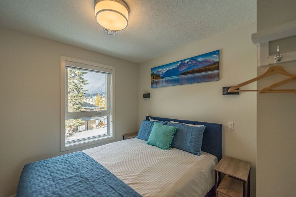 Skyline-Townhouse Combo-AC-Pool-Hot Tub Luxury Townhome, Hot Tub, Mountain View 6