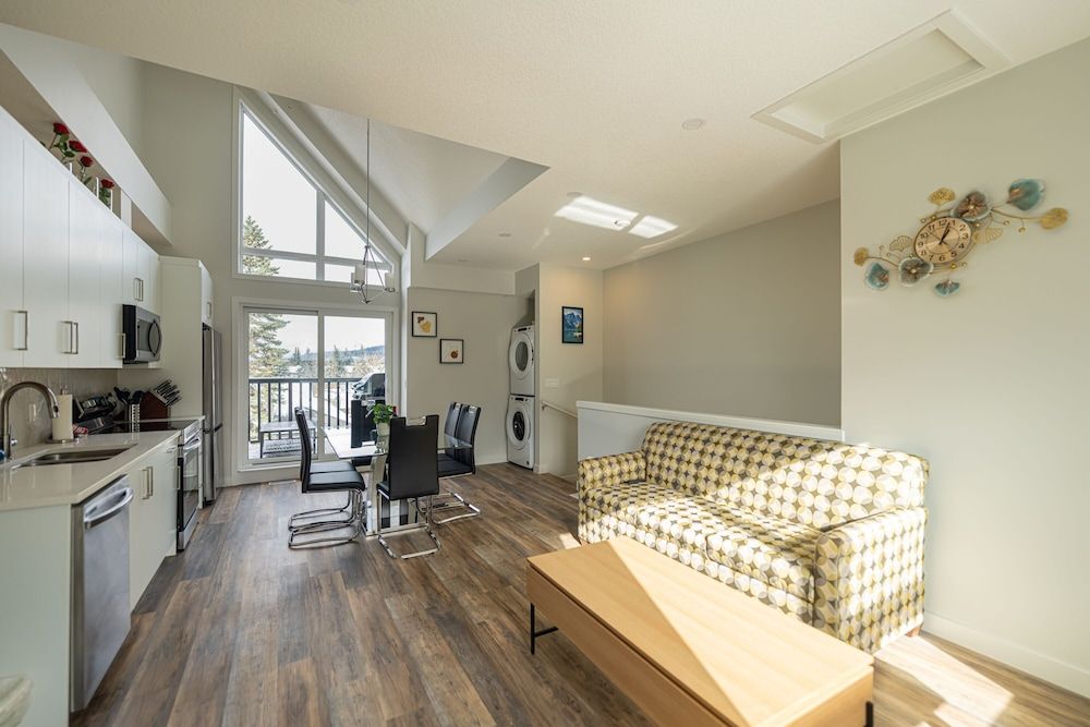 Skyline-Townhouse Combo-AC-Pool-Hot Tub Luxury Townhome, Hot Tub, Mountain View 18