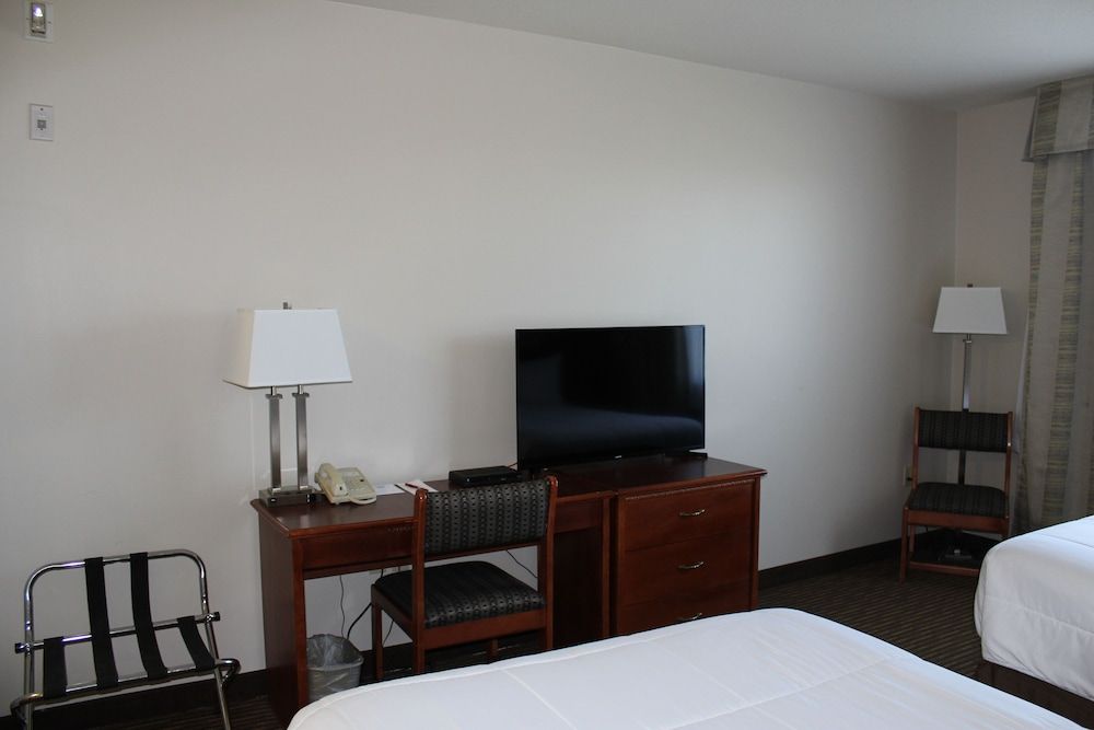 Foxwood Inn & Suites Double Room 4