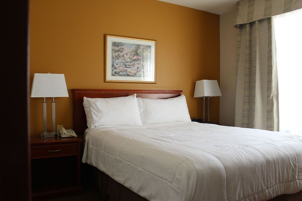 Foxwood Inn & Suites