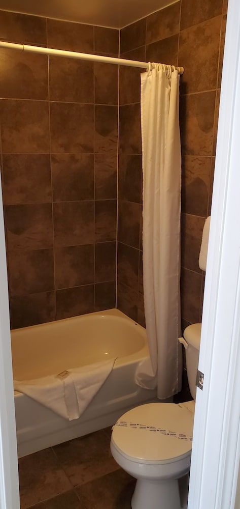 Falcon Motel Brossard Standard Room, 1 Queen Bed, Non Smoking 11