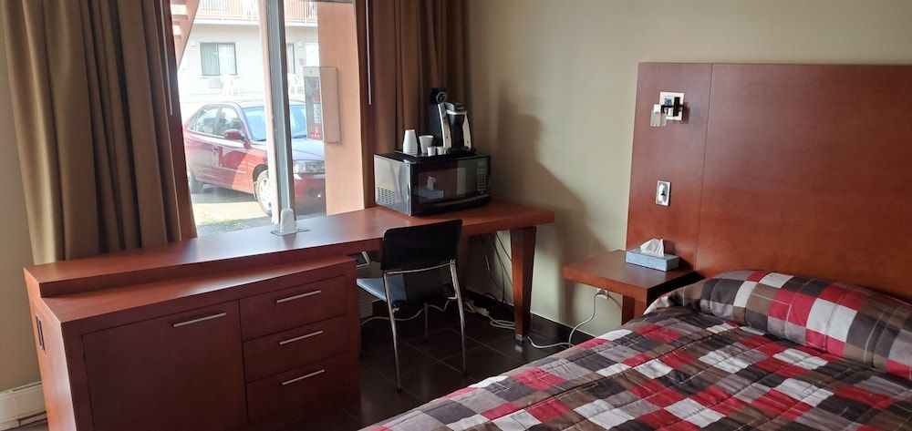 Falcon Motel Brossard Standard Room, 1 Queen Bed, Non Smoking 20