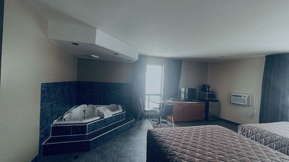 Falcon Motel Brossard Premium Double Room, 2 Double Beds, Non Smoking