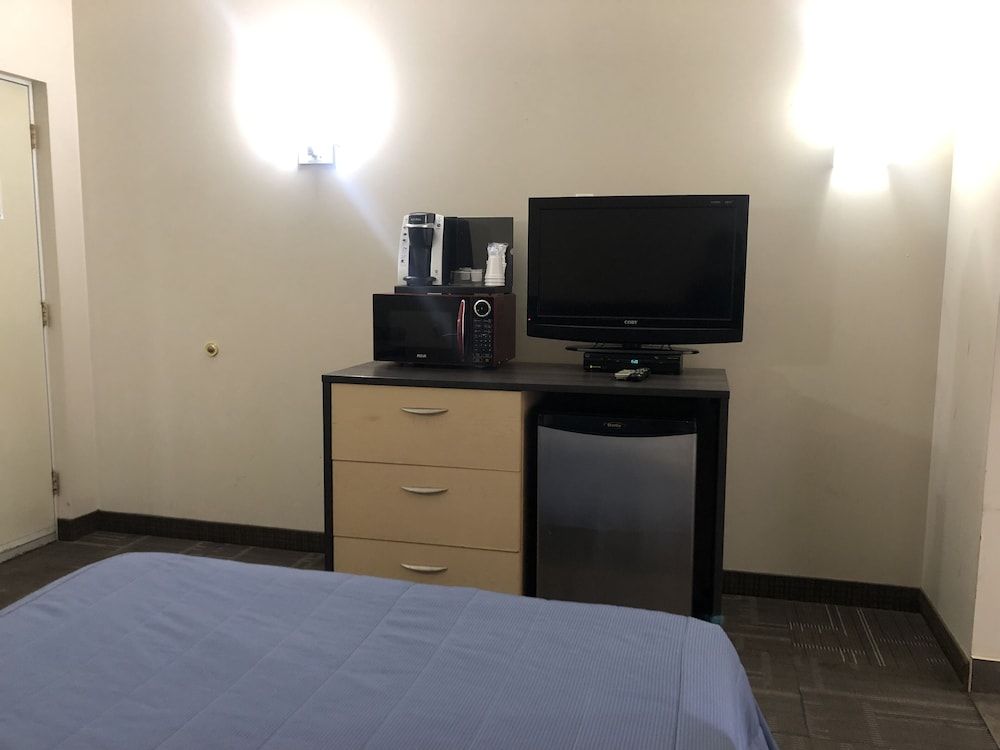 Falcon Motel Brossard Standard Room, 1 Queen Bed, Smoking 5