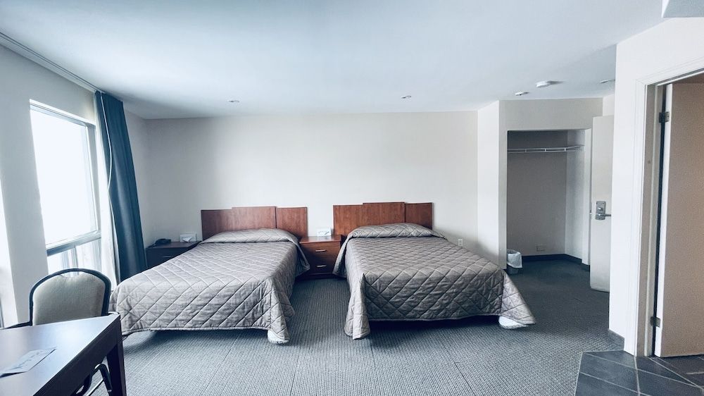 Falcon Motel Brossard Premium Double Room, 2 Double Beds, Non Smoking 3