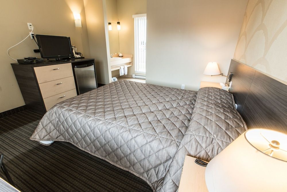 Falcon Motel Brossard Standard Room, 1 Queen Bed, Non Smoking 4
