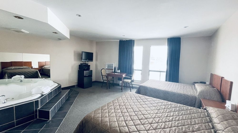Falcon Motel Brossard Premium Double Room, 2 Double Beds, Non Smoking 2
