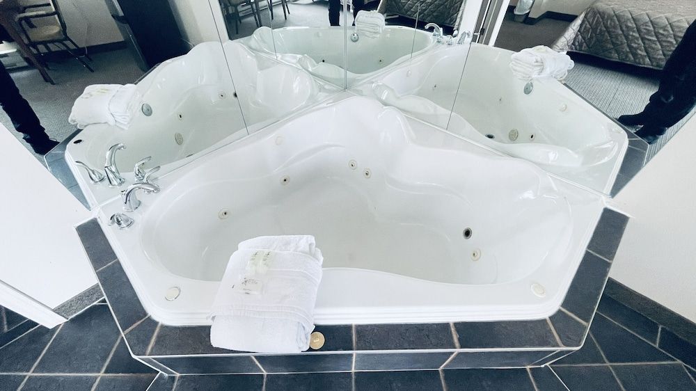 Falcon Motel Brossard Premium Double Room, 2 Double Beds, Non Smoking 13