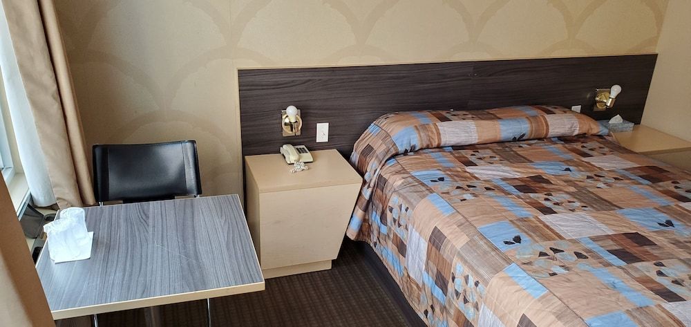 Falcon Motel Brossard Standard Room, 1 Queen Bed, Non Smoking 7