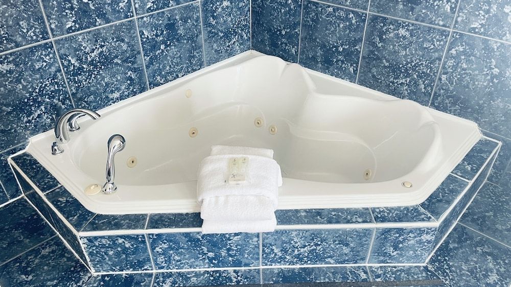 Falcon Motel Brossard Premium Double Room, 2 Double Beds, Non Smoking 9