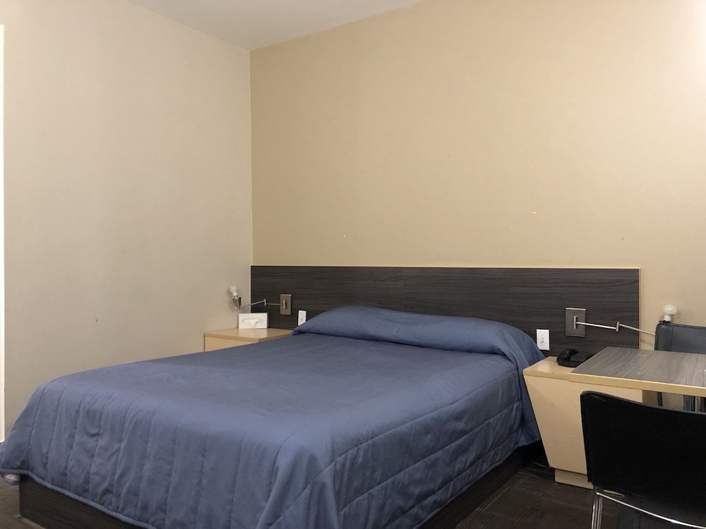Falcon Motel Brossard Standard Room, 1 Queen Bed, Smoking 2