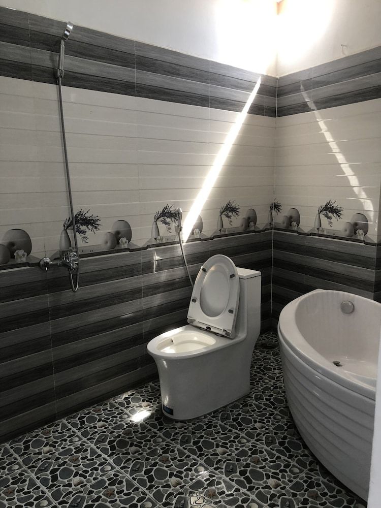 Hoa Ban Hotel Superior Twin Room 8