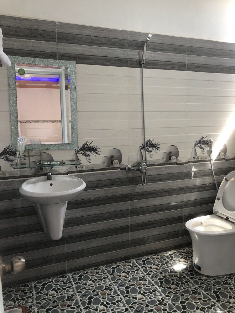 Hoa Ban Hotel Superior Twin Room 7