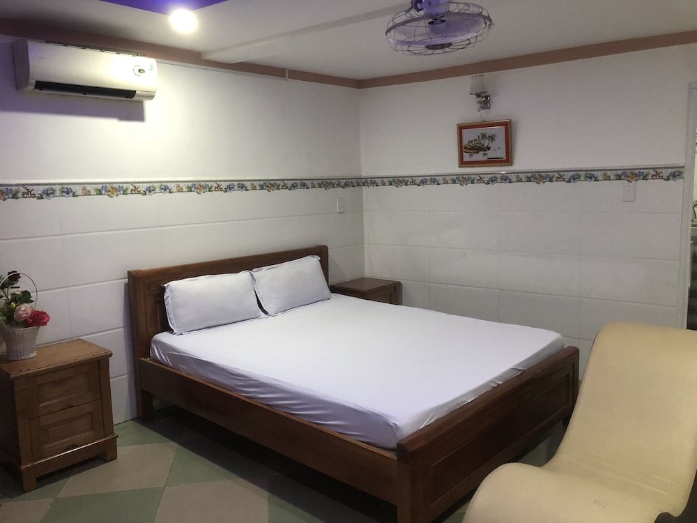 undefined Hoa Ban Hotel