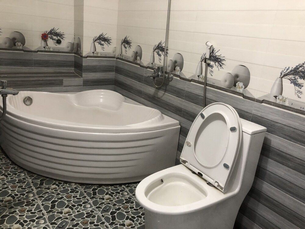 Hoa Ban Hotel Superior Double Room 6