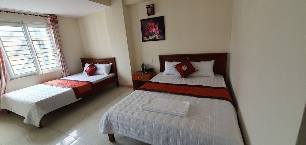 Phu Hong 1 Hotel Standard Double Room, 2 Double Beds, Beach View, Beachside 3