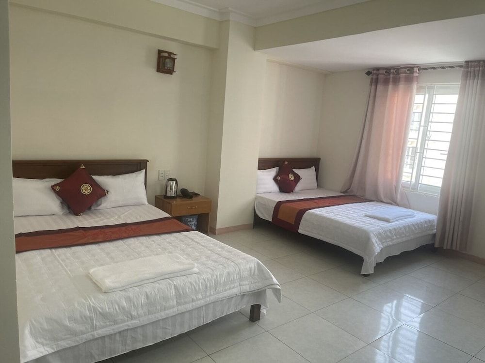Phu Hong 1 Hotel Standard Double Room, 2 Double Beds, Beach View, Beachside 2