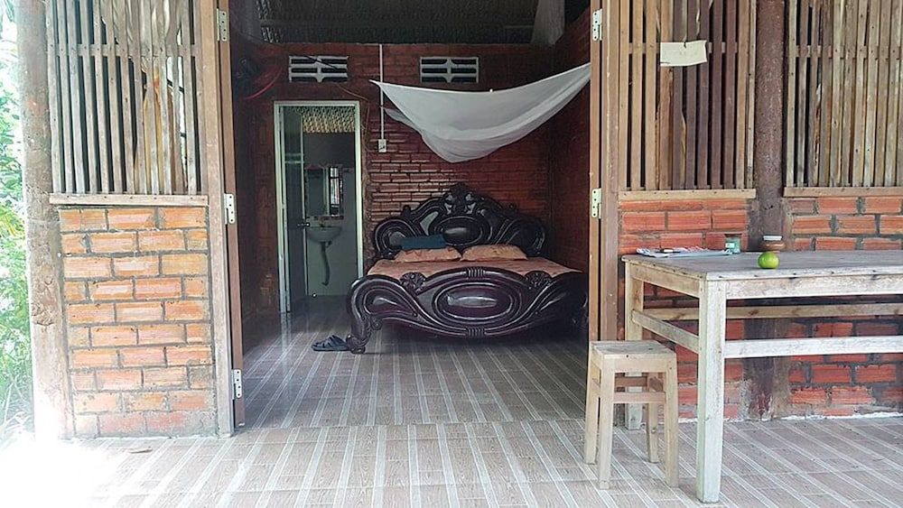 Nhon Thanh Homestay Double Room, Private Bathroom 3