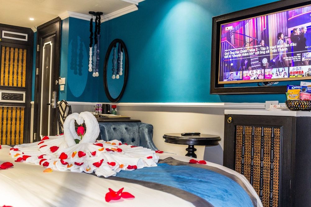 Michi's Hotel Lao Cai Senior Double Room, 1 King Bed 21