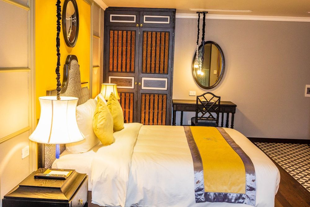 Michi's Hotel Lao Cai Senior Double Room, 1 King Bed 17