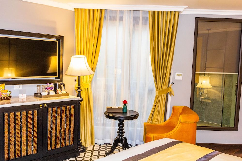 Michi's Hotel Lao Cai Senior Double Room, 1 King Bed 28