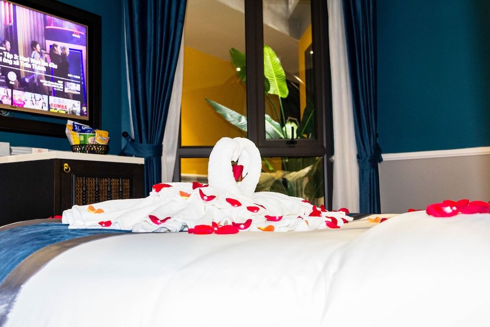 Michi's Hotel Lao Cai Senior Double Room, 1 King Bed 13