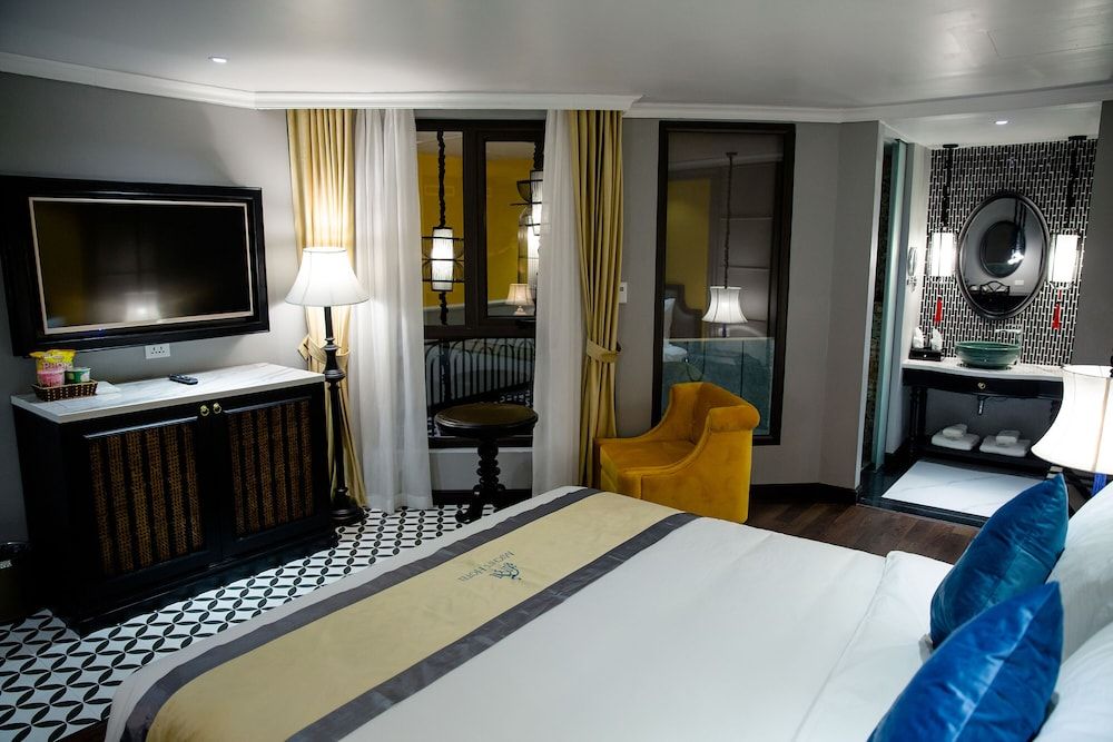 Michi's Hotel Lao Cai Senior Double Room, 1 King Bed 6